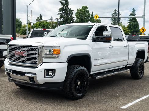 Used 2016 GMC Sierra 2500 Denali w/ Duramax Plus Package AWD/4WD image 3