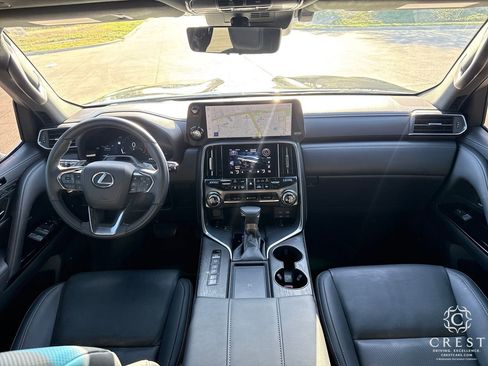 Used 2025 Lexus LX 600 4WD w/ Luxury Package image 11