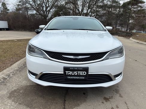 Used 2017 Chrysler 200 Limited Platinum image 4