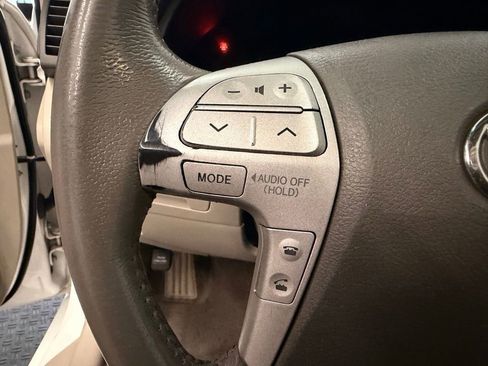 Used 2011 Toyota Camry XLE w/ SE/XLE Extra-Value Pkg FWD image 19