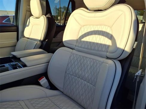 Used 2020 Lincoln Navigator Black Label w/ Cargo Convenience Package image 6