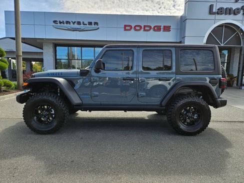 Used 2024 Jeep Wrangler Unlimited AWD/4WD image 2
