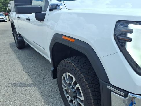 Used 2024 GMC Sierra 2500 Pro w/ Convenience Package AWD/4WD image 17