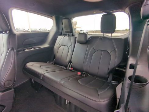 New 2026 Chrysler Pacifica Select image 16
