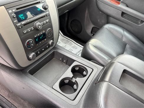 Used 2014 GMC Yukon SLT w/ SLT-2 Equipment Package AWD/4WD image 18