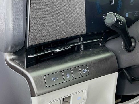 Used 2025 Hyundai Kona SEL image 10