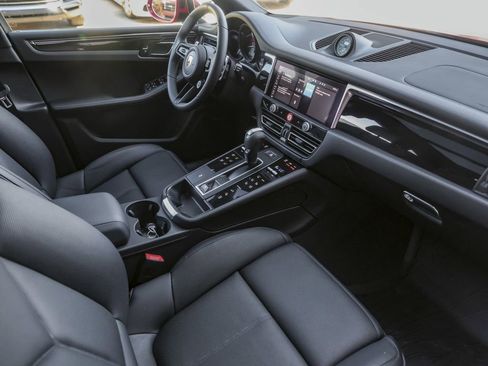 Certified 2026 Porsche Macan Turbo AWD/4WD image 39
