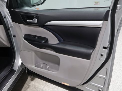 Used 2018 Toyota Highlander XLE image 27