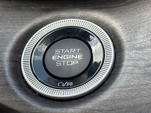 Used 2024 Jeep Grand Cherokee Limited w/ Luxury Tech Group II image 17