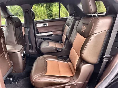 Used 2023 Ford Explorer King Ranch w/ Technology Package AWD/4WD image 14