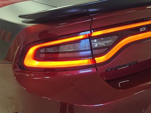 Used 2017 Dodge Charger R/T image 33