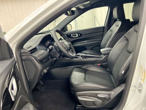 New 2026 Jeep Compass Latitude image 18