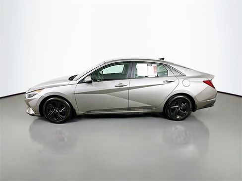 Used 2022 Hyundai Elantra SEL image 5