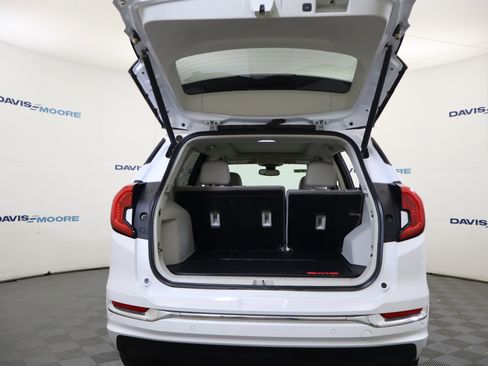 Used 2023 GMC Terrain Denali w/ Denali Premium Package image 8