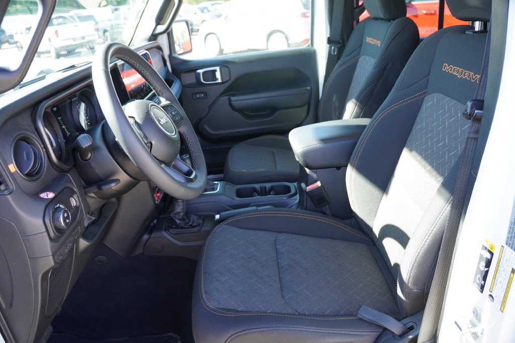 Used 2026 Jeep Gladiator Mojave AWD/4WD image 4