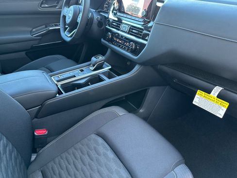 New 2025 Nissan Pathfinder SV image 14