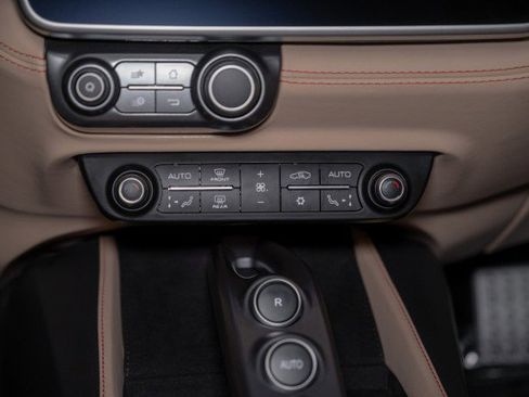 Used 2020 Ferrari Portofino image 17