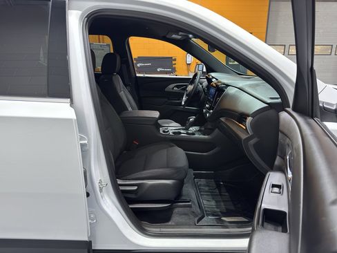 Certified 2023 Chevrolet Traverse LT w/ LPO, Floor Liner Package image 18