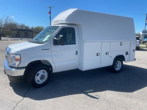 New 2027 Ford E-350 and Econoline 350 Super Duty w/ Power Equipment Group image 4