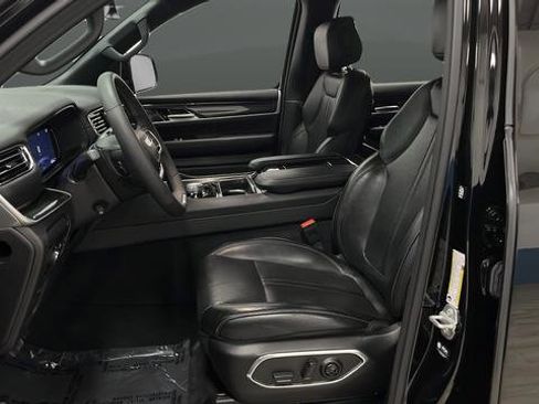 Used 2023 Jeep Wagoneer 4WD image 9