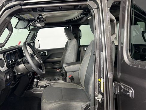 Used 2025 Jeep Wrangler Unlimited Sahara image 24