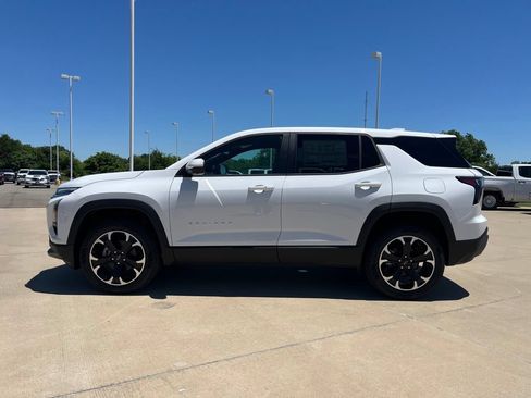 New 2026 Chevrolet Equinox LT w/ Convenience Package II FWD image 2