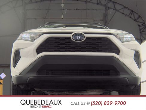 Used 2020 Toyota RAV4 LE image 3