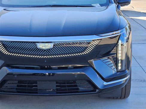New 2026 Cadillac Optiq Luxury 2 w/ LPO, Floor Liner Package AWD/4WD image 6