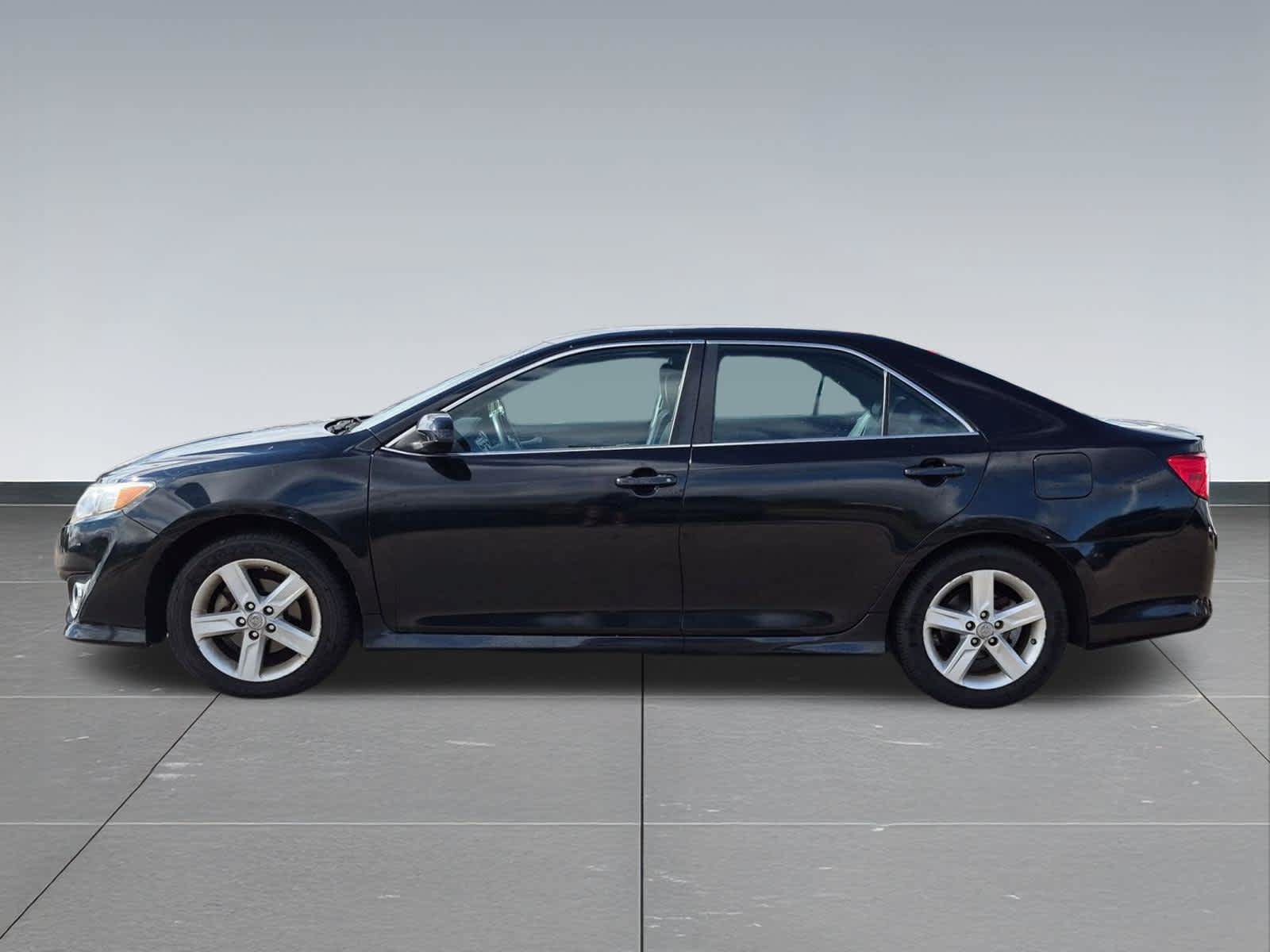 Used 2012 Toyota Camry SE FWD image 3