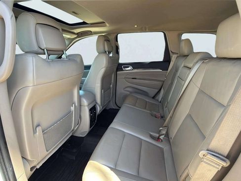 Used 2020 Jeep Grand Cherokee Limited AWD/4WD image 16