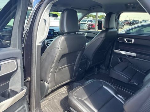 Used 2024 Ford Explorer XLT w/ Equipment Group 202A AWD/4WD image 26