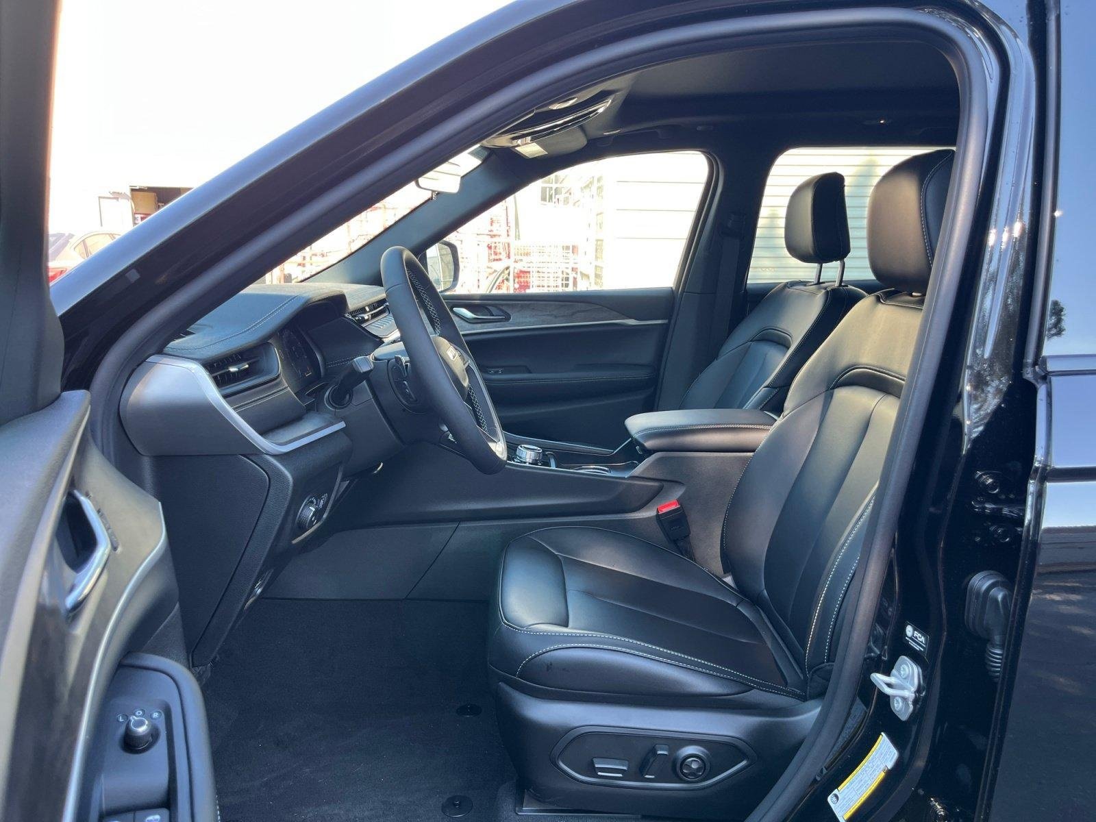 New 2026 Jeep Grand Cherokee Limited AWD/4WD image 11
