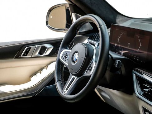 Used 2025 BMW X7 M60i AWD/4WD image 17