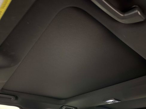 Used 2017 Land Rover Discovery SE AWD/4WD image 18