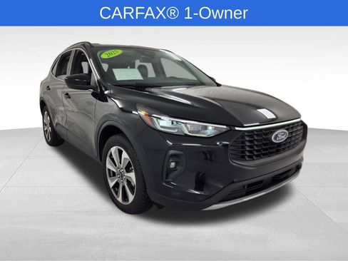 Used 2025 Ford Escape Platinum AWD/4WD image 1