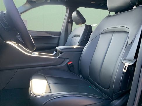 New 2025 Jeep Grand Cherokee L Limited w/ Luxury Tech Group II image 18