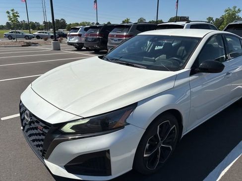 Used 2023 Nissan Altima 2.5 SR image 6