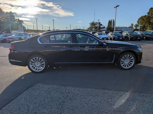 Used 2022 BMW 740i xDrive image 7