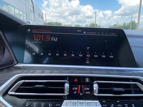Used 2022 BMW X7 xDrive40i w/ M Sport Package AWD/4WD image 21