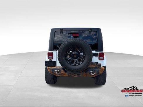 Used 2018 Jeep Wrangler Unlimited Sahara w/ Connectivity Group AWD/4WD image 10