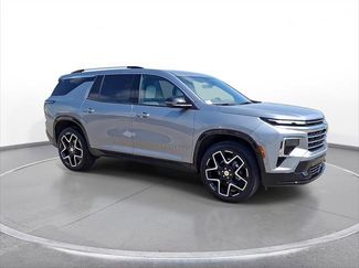 New 2025 Chevrolet Traverse High Country w/ LPO, Illumination Package FWD video 2