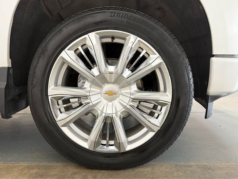Used 2022 Chevrolet Silverado 1500 High Country w/ High Country Premium Package AWD/4WD image 11