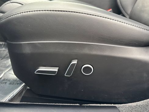 Used 2022 Tesla Model S AWD image 12