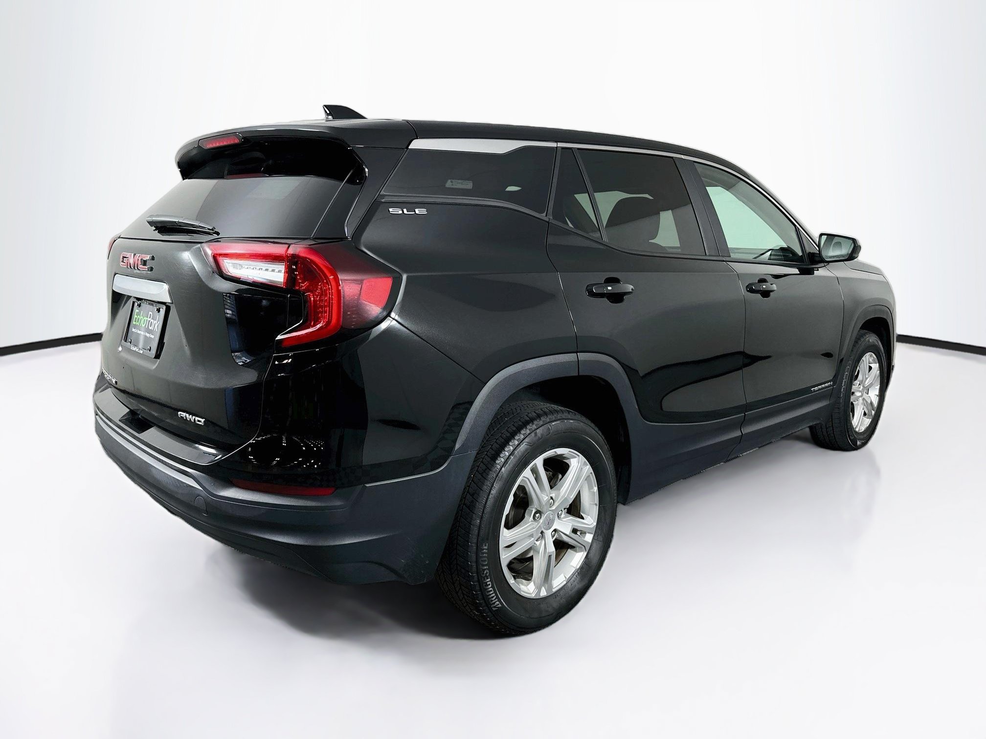 Used 2024 GMC Terrain SLE AWD/4WD image 9