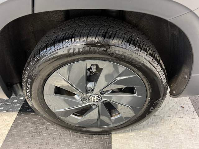 Certified 2025 Volkswagen Taos S FWD image 15