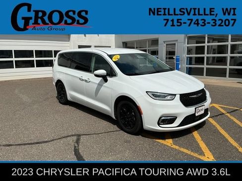 Used 2023 Chrysler Pacifica Touring-L FWD image 1