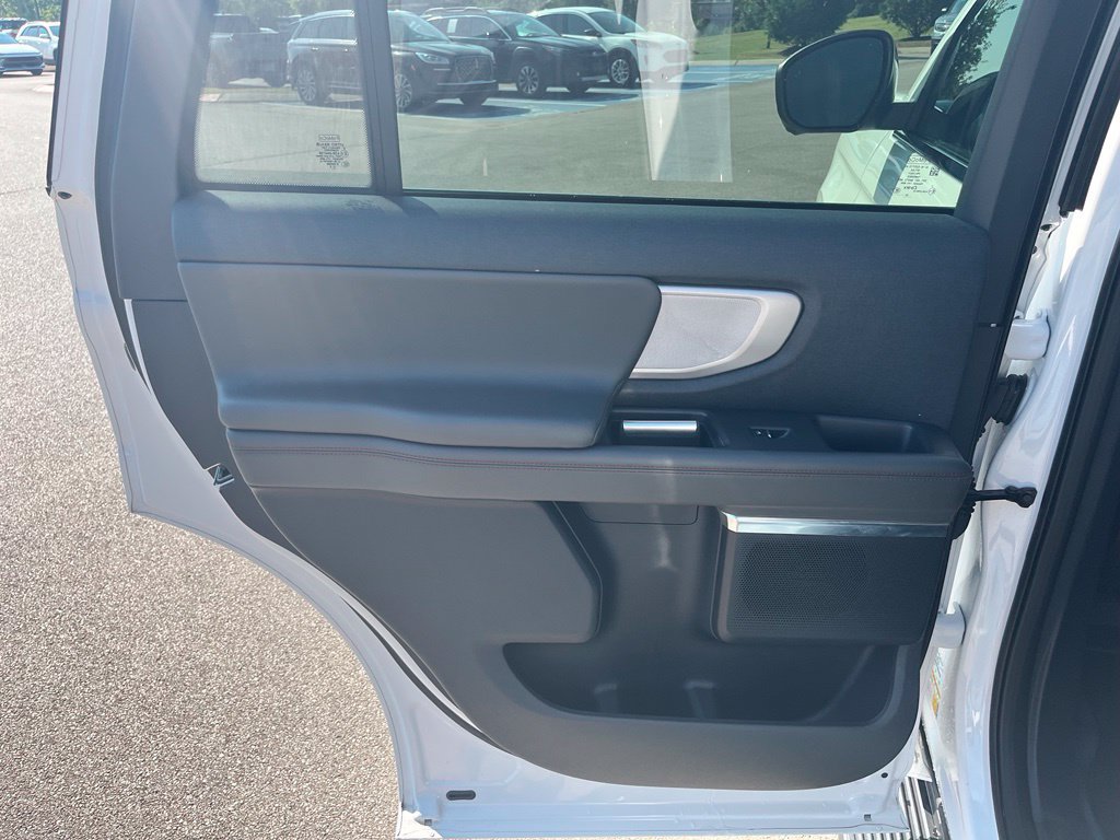 Used 2025 Ford Expedition Active RWD image 10