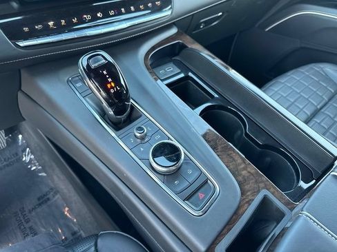 Certified 2023 Cadillac Escalade Premium Luxury Platinum AWD/4WD image 28
