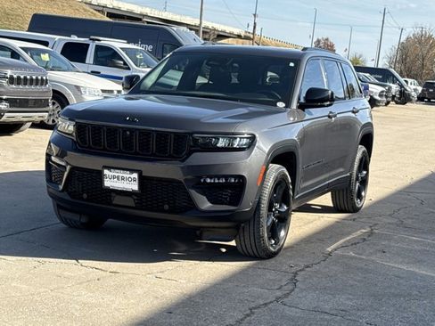 Used 2024 Jeep Grand Cherokee Limited w/ Luxury Tech Group II image 15