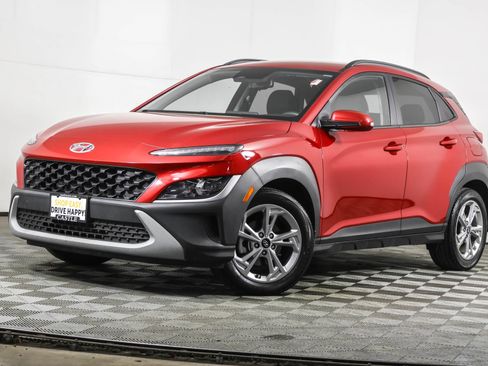 Used 2022 Hyundai Kona SEL FWD image 2
